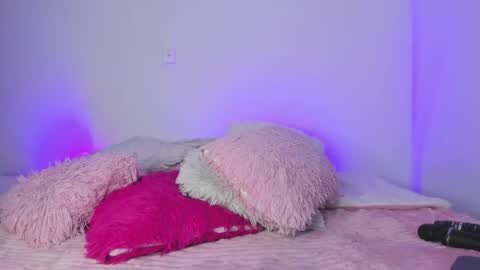 Snapshot of melody__77 chatting on 02/03/25, 08:35 online show from 02/03/25, 08:35