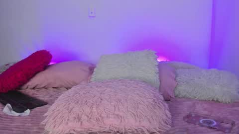 Snapshot of melody__77 chatting on 03/09/25, 01:48 online show from 03/09/25, 01:48