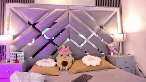 Snapshot of melody___sweet chatting on 05/17/26, 08:27 mel online show from 05/17/26, 08:27