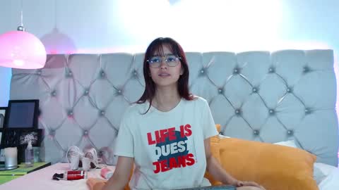 Snapshot of melodymansson chatting on 01/06/25, 08:28 Luisa Castro online show from 01/06/25, 08:28