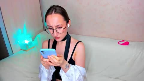 Snapshot of melodyoflovee chatting on 11/20/25, 06:29 Kaylie online show from 11/20/25, 06:29