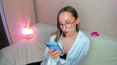 Snapshot of melodyoflovee chatting on 02/05/26, 09:19 Kaylie online show from 02/05/26, 09:19