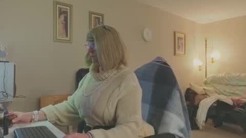 Snapshot of melodyredux_62 chatting on 02/15/26, 12:58 Melody online show from 02/15/26, 12:58