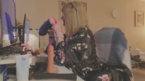 Snapshot of melodyredux_62 chatting on 03/18/26, 06:11 Melody online show from 03/18/26, 06:11