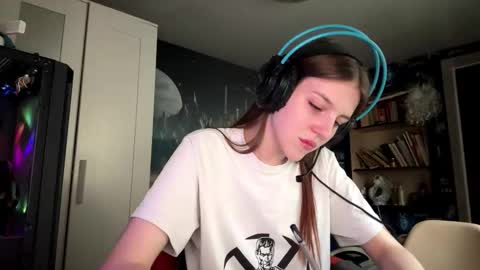 Hi Im Aria 18 years old online show from 09/25/25, 12:09