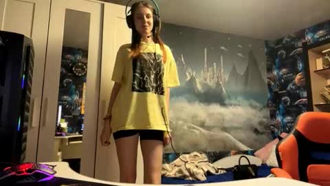 Hi Im Aria 18 years old online show from 10/20/25, 12:16