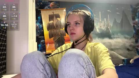 Snapshot of melonygriffen chatting on 12/19/25, 03:30 Hi Im Aria 18 years old online show from 12/19/25, 03:30