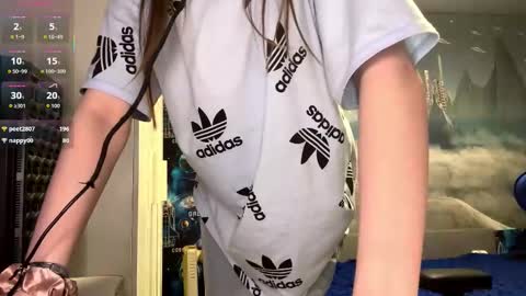 Snapshot of melonygriffen chatting on 01/05/26, 05:27 Hi Im Aria 18 years old online show from 01/05/26, 05:27