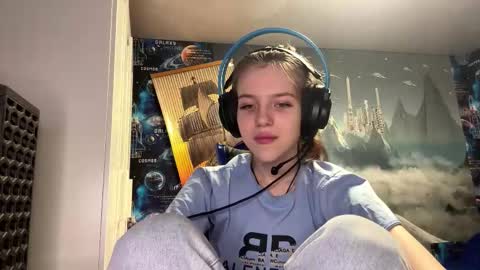 Snapshot of melonygriffen chatting on 01/08/26, 03:25 Hi Im Aria 18 years old online show from 01/08/26, 03:25