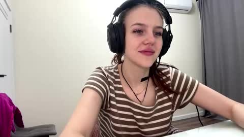 Snapshot of melonygriffen chatting on 01/16/26, 03:16 Hi Im Aria 18 years old online show from 01/16/26, 03:16
