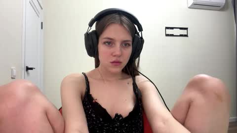 Snapshot of melonygriffen chatting on 02/04/26, 07:31 Hi Im Aria 18 years old online show from 02/04/26, 07:31
