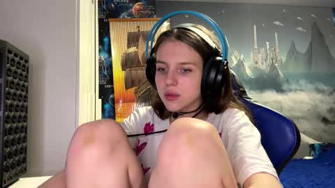 Snapshot of melonygriffen chatting on 02/16/26, 04:14 Hi Im Aria 18 years old online show from 02/16/26, 04:14