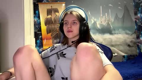 Snapshot of melonygriffen chatting on 03/07/26, 12:35 Hi Im Aria 18 years old online show from 03/07/26, 12:35