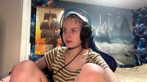 Snapshot of melonygriffen chatting on 04/09/26, 02:33 Hi Im Aria 18 years old online show from 04/09/26, 02:33