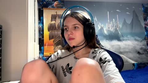 Snapshot of melonygriffen chatting on 04/16/26, 02:51 Hi Im Aria 18 years old online show from 04/16/26, 02:51