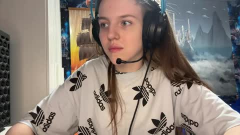 Snapshot of melonygriffen chatting on 04/17/26, 02:42 Hi Im Aria 18 years old online show from 04/17/26, 02:42