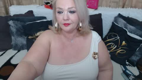 Snapshot of melyssamilfxxx chatting on 04/17/26, 03:53 melyssamilfxxx online show from 04/17/26, 03:53