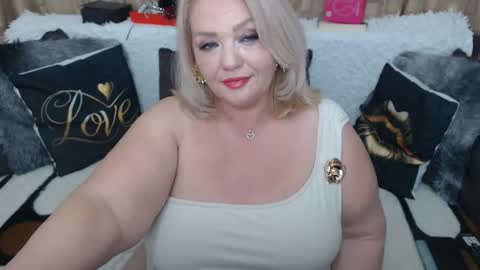 Snapshot of melyssamilfxxx chatting on 05/01/26, 03:33 melyssamilfxxx online show from 05/01/26, 03:33