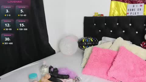 Snapshot of mena_hicks chatting on 02/18/26, 11:33 Heart online show from 02/18/26, 11:33