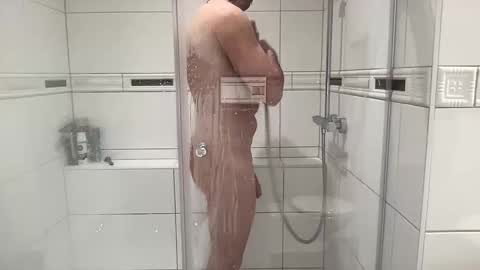 Snapshot of mensfantasy_bwc chatting on 10/18/25, 06:52 Hannes online show from 10/18/25, 06:52