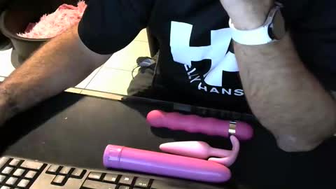 Snapshot of mentosgum chatting on 12/13/25, 07:53 mentosgum online show from 12/13/25, 07:53