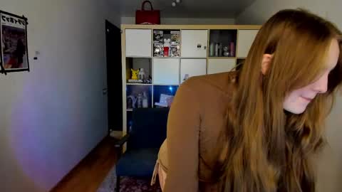 Flora  Next stream November 17th at 6  GMT online show from 04/28/26, 04:39