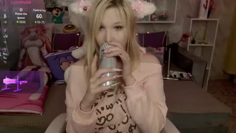 Snapshot of meowkakitty chatting on 02/22/26, 02:02 MeowkaKitty online show from 02/22/26, 02:02