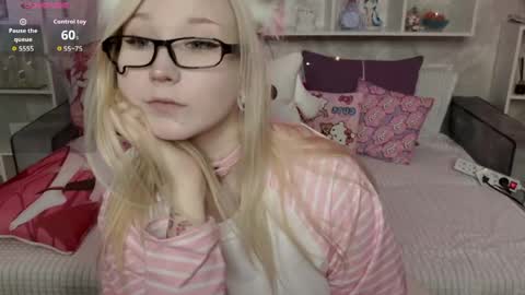 Snapshot of meowkakitty chatting on 03/15/26, 02:28 MeowkaKitty online show from 03/15/26, 02:28