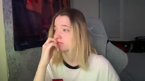 meowme online show from 12/30/24, 02:51