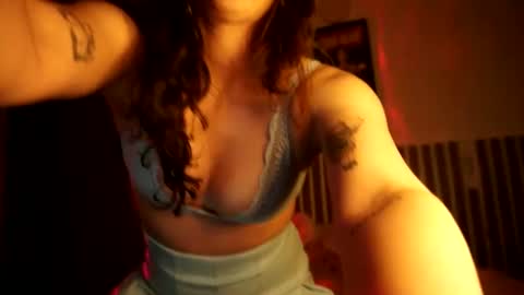 Snapshot of meowkillah chatting on 09/17/25, 01:07 MEOW KILLAH online show from 09/17/25, 01:07