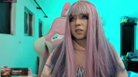 Snapshot of meowmelf chatting on 12/13/25, 10:15 meowmelf online show from 12/13/25, 10:15