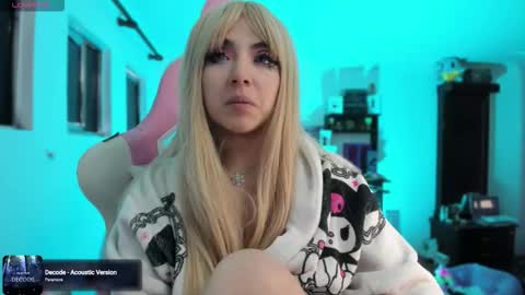 Snapshot of meowmelf chatting on 12/15/25, 08:02 meowmelf online show from 12/15/25, 08:02