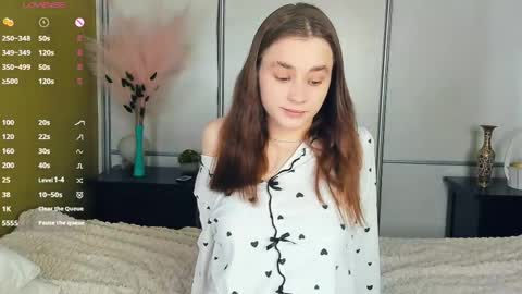 Julie online show from 04/30/26, 09:15