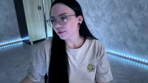 Snapshot of mercedezkilburn chatting on 03/19/26, 02:54 Alice online show from 03/19/26, 02:54