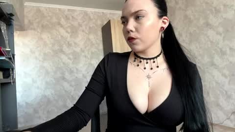 Snapshot of mercedezkilburn chatting on 03/24/26, 12:10 Alice online show from 03/24/26, 12:10