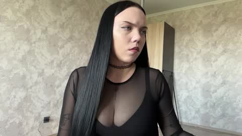 Snapshot of mercedezkilburn chatting on 04/30/26, 12:00 Alice online show from 04/30/26, 12:00