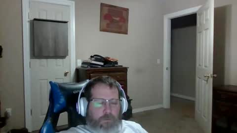 Snapshot of mercer1977 chatting on 02/11/26, 01:49 mercer1977 online show from 02/11/26, 01:49