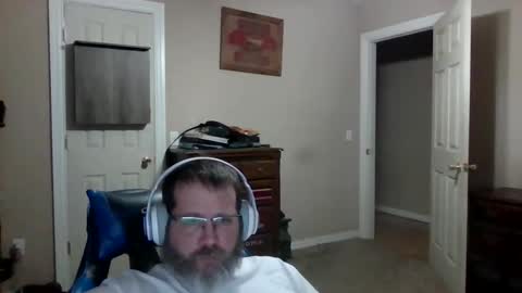 Snapshot of mercer1977 chatting on 02/13/26, 10:44 mercer1977 online show from 02/13/26, 10:44