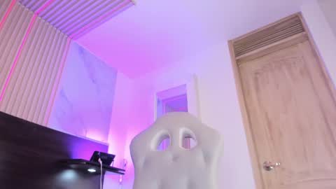 Snapshot of meredith_spencer chatting on 01/29/25, 03:15 meredith_spencer online show from 01/29/25, 03:15