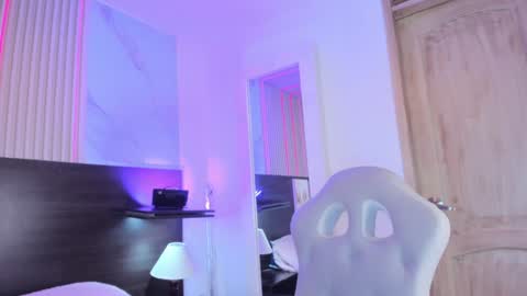 Snapshot of meredith_spencer chatting on 01/30/25, 10:19 meredith_spencer online show from 01/30/25, 10:19