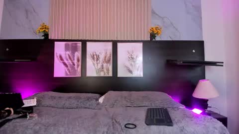 Snapshot of meredith_spencer chatting on 03/06/26, 04:25 meredith_spencer online show from 03/06/26, 04:25