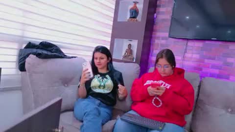 Snapshot of meredith_spencer chatting on 06/17/26, 02:40 meredith_spencer online show from 06/17/26, 02:40