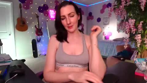 Snapshot of meredithbae chatting on 04/14/26, 01:22 Meredith Bae online show from 04/14/26, 01:22