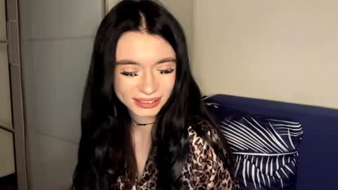 Snapshot of mereditheurich chatting on 04/06/26, 04:30 Alice online show from 04/06/26, 04:30