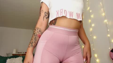 Snapshot of merida__freckles chatting on 01/26/25, 06:58 Miss Freckles online show from 01/26/25, 06:58