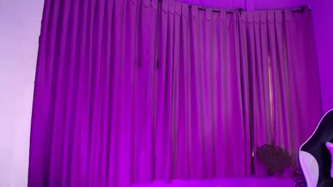 Snapshot of meridadunbroch chatting on 11/27/25, 01:13 Merida online show from 11/27/25, 01:13