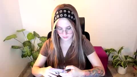 Snapshot of meridaxbrave_ chatting on 10/12/25, 02:21 laura 3 i am independent model online show from 10/12/25, 02:21