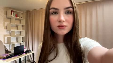 Snapshot of meridethvilca chatting on 10/06/25, 06:05 Rina online show from 10/06/25, 06:05