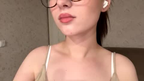 Snapshot of meridethvilca chatting on 10/09/25, 06:06 Rina online show from 10/09/25, 06:06