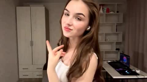 Snapshot of meridethvilca chatting on 10/16/25, 06:09 Rina online show from 10/16/25, 06:09